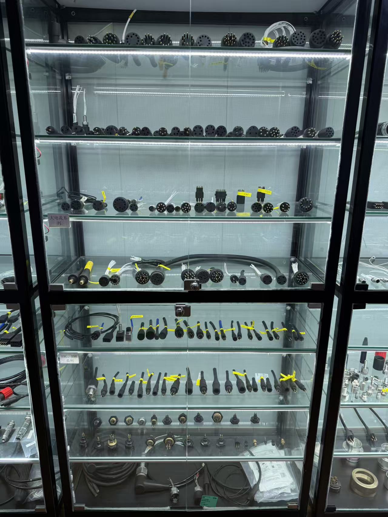Connector series detail with power and signal samples